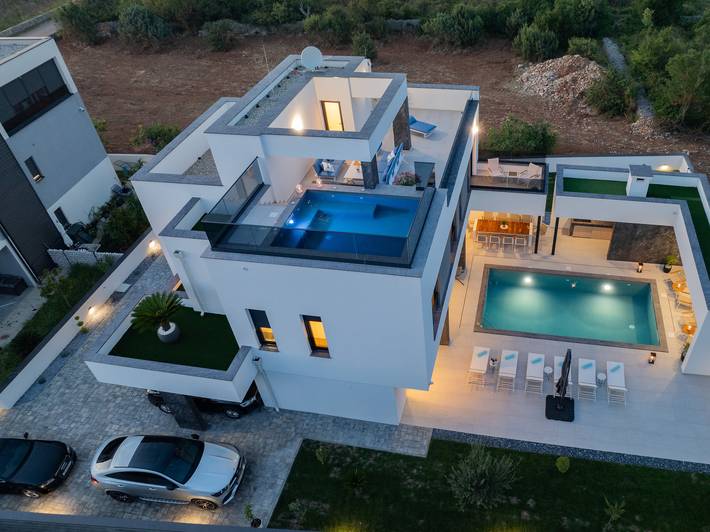 Villa pour 10 personnes, avec Balcon et Jacuzzi ainsi que Terrasse et Jardin à Nin - 2