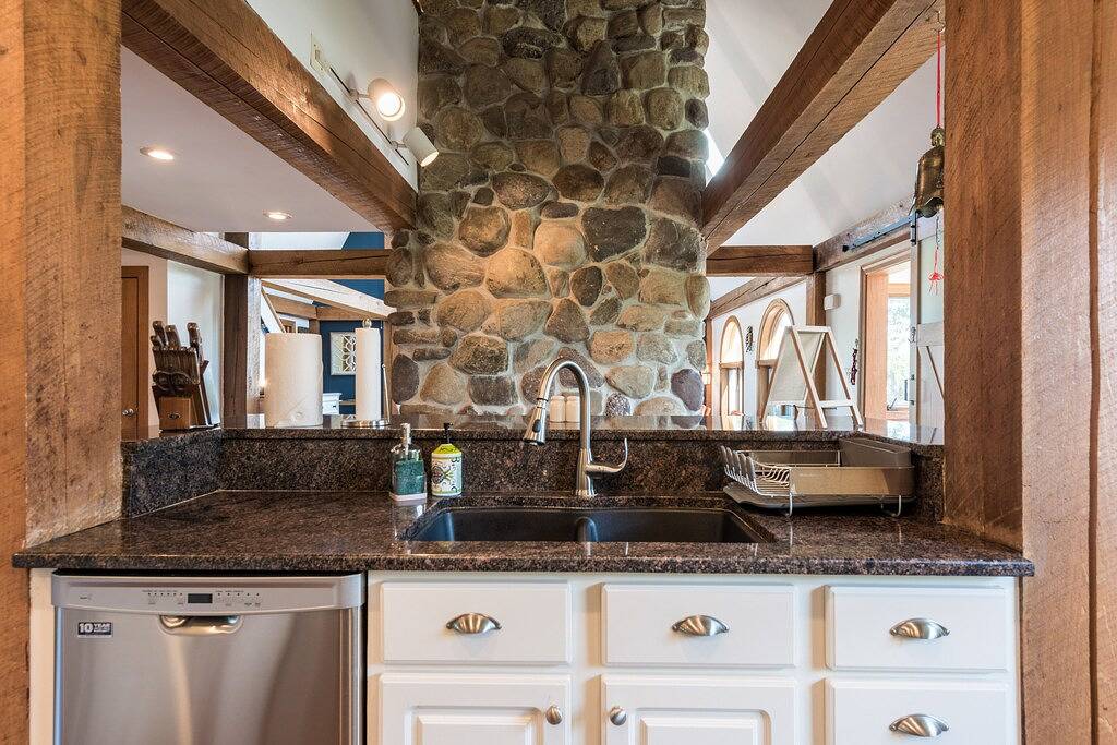 Luxurious farmhouse with breathtaking views on sprawling 14-acre farm in Hunterdon County