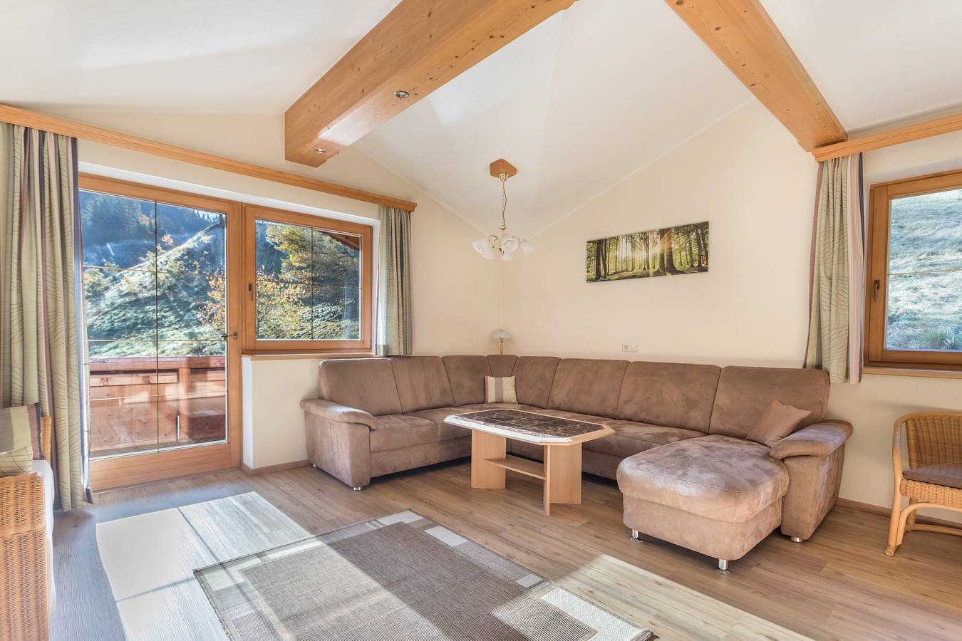 Ganze Wohnung, "Ferienwohnung Hörbiger" mit Bergblick, Balkonen und Wlan in Auffach, Wildschönau