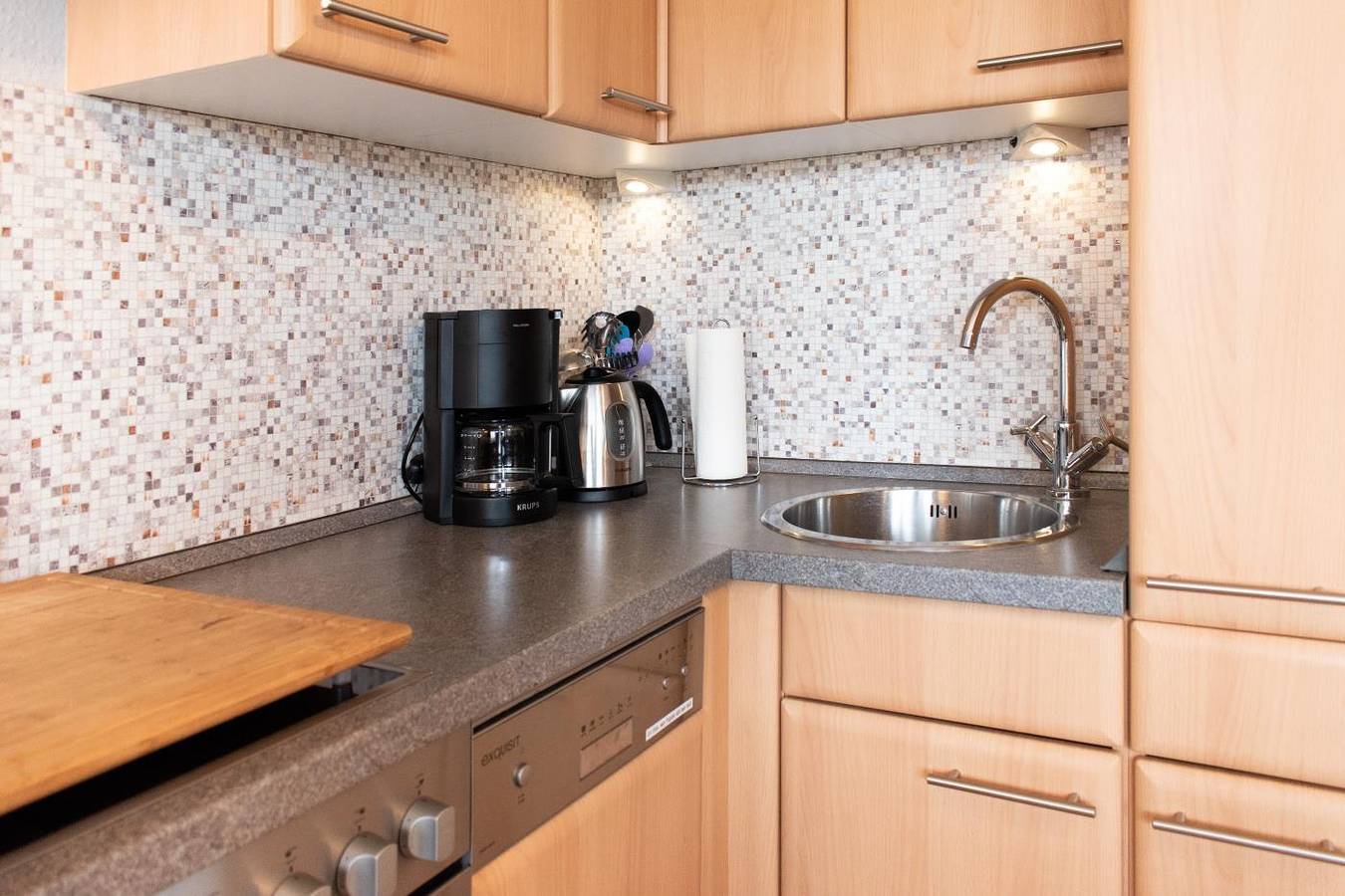 Ganze Wohnung, Niedliche Ferienwohnung Strandterrasse mit Terrasse und dem Meer vor der Tür in Scharbeutz, Ostholstein