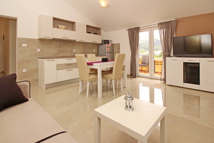 Ferienwohnung für 4 Personen, mit Balkon und Pool auf Krk