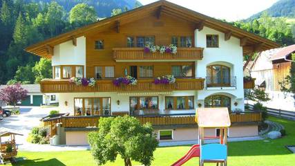 Gîte pour 4 personnes, avec balcon et jardin à Holzgau