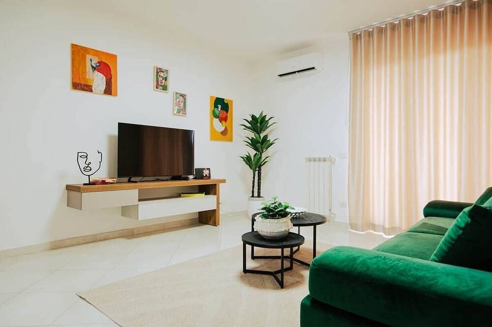 Apartamento entero, 4 km from Airport, Private parking • Elowen in Casavatore, Provincia de Nápoles