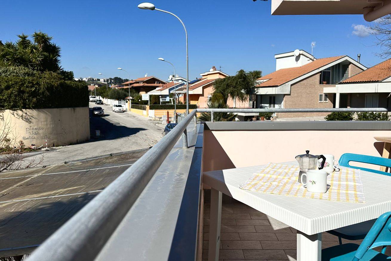 Entire apartment, Palme 14 - Marcelli, two-room apartment with small terrace, Residence Le Palme in Riviera del Conero