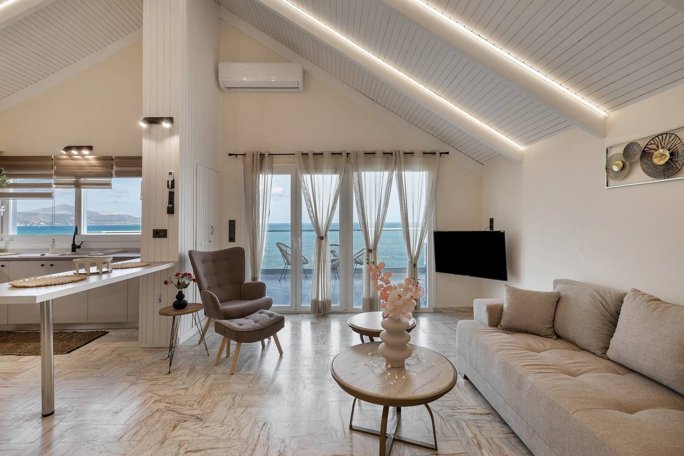 Ganze Wohnung, Marioluxury Seafront Penthouse mit Jacuzzi in Kalyves, Chania und Umgebung