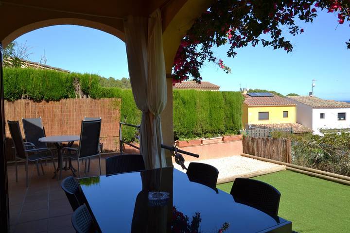 Casa rural para 5 personas, con terraza y jardín además de vistas y piscina, Se admiten mascotas en Provincia de Gerona - 4