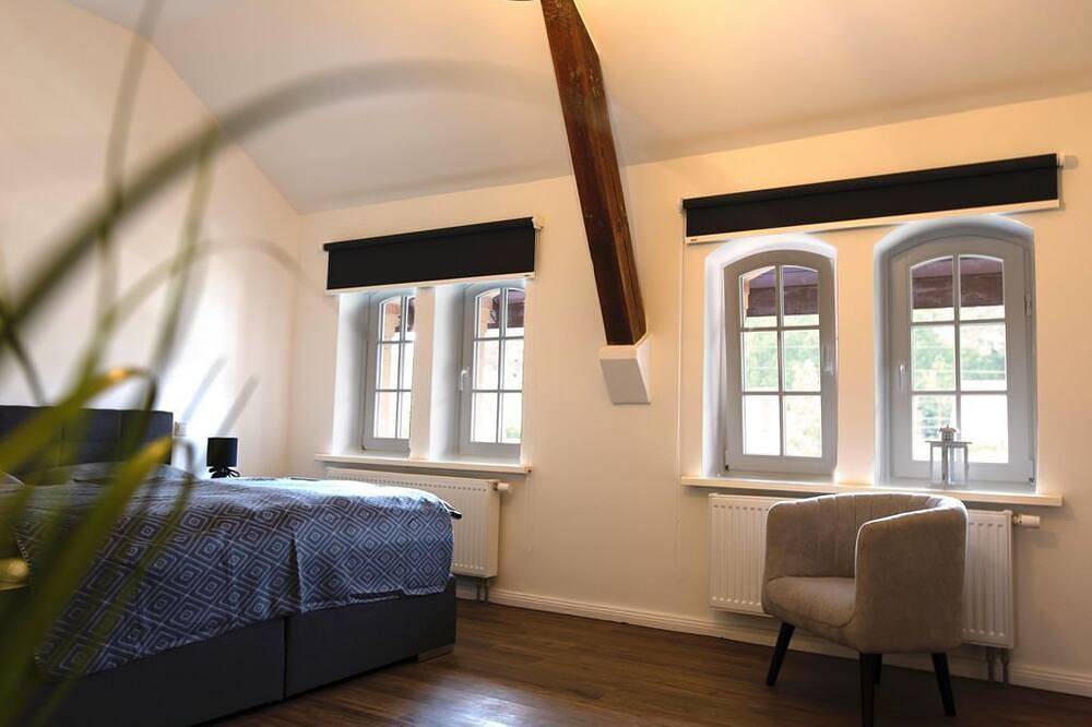 Ganze Wohnung, Ferienwohnung im \"Bahnhof Lügde\" - Appartement/Fewo, Dusche und Bad, Wc, 3 in Lügde, Kreis Lippe