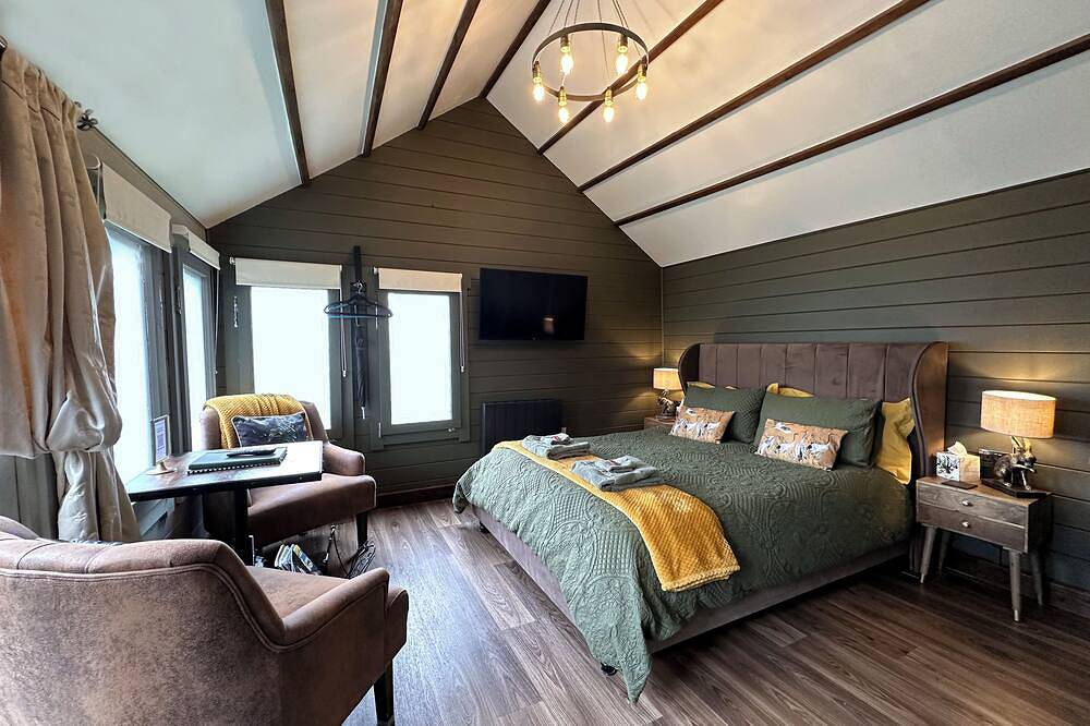 Luxury Cabin Perfect for Stansted Airport and Short Stays in the Country Side in Little Hallingbury, Essex
