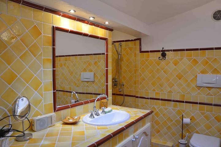 Appartement entier, Situé dans le vieil Antibes, à 2 pas des commerces, comprenant  2 à 3 couchages in Antibes, Côte méditerranéenne (France)