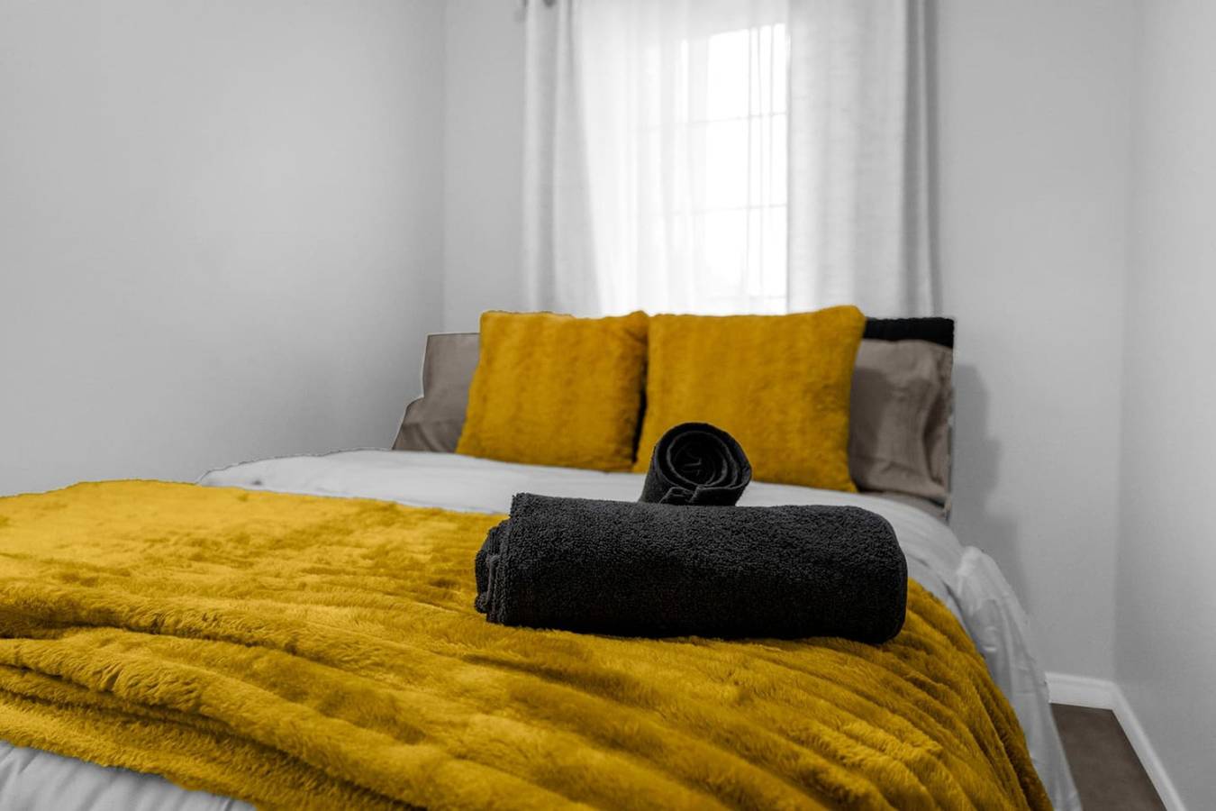 Chic 2Br House, Newly Renovated, Central Spot in Ajax, Lake Ontario (Canada)