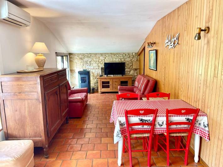 Location de vacances pour 9 personnes, avec Terrasse et Jardin ainsi que Piscine et Vue à Gardonne