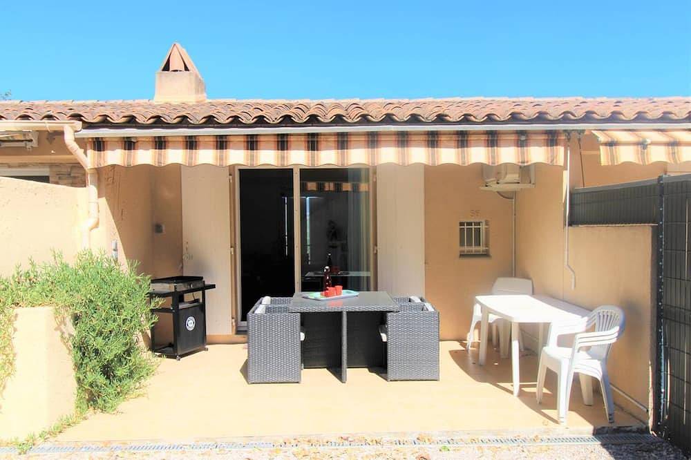 Mazet for 6 people in a domain with pool and tennis court in Cogolin in Cogolin, Mediterranean Coast (France)