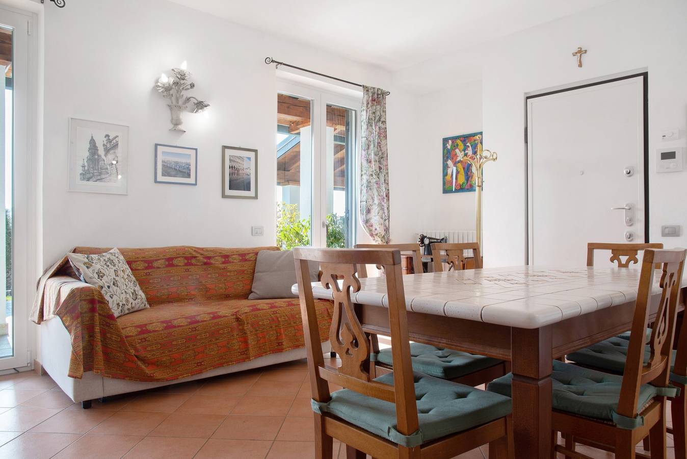 Ganze Wohnung, Apartment 'Mora' mit Bergblick, privater Terrasse und Wlan in Cantello, Varese Provinz