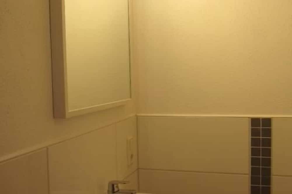 Ganze Wohnung, Ferienwohnung Milan, Gemütlichkeit mit Kaminofen, eigener Sauna und Loggia in Lissendorf, Vulkaneifel