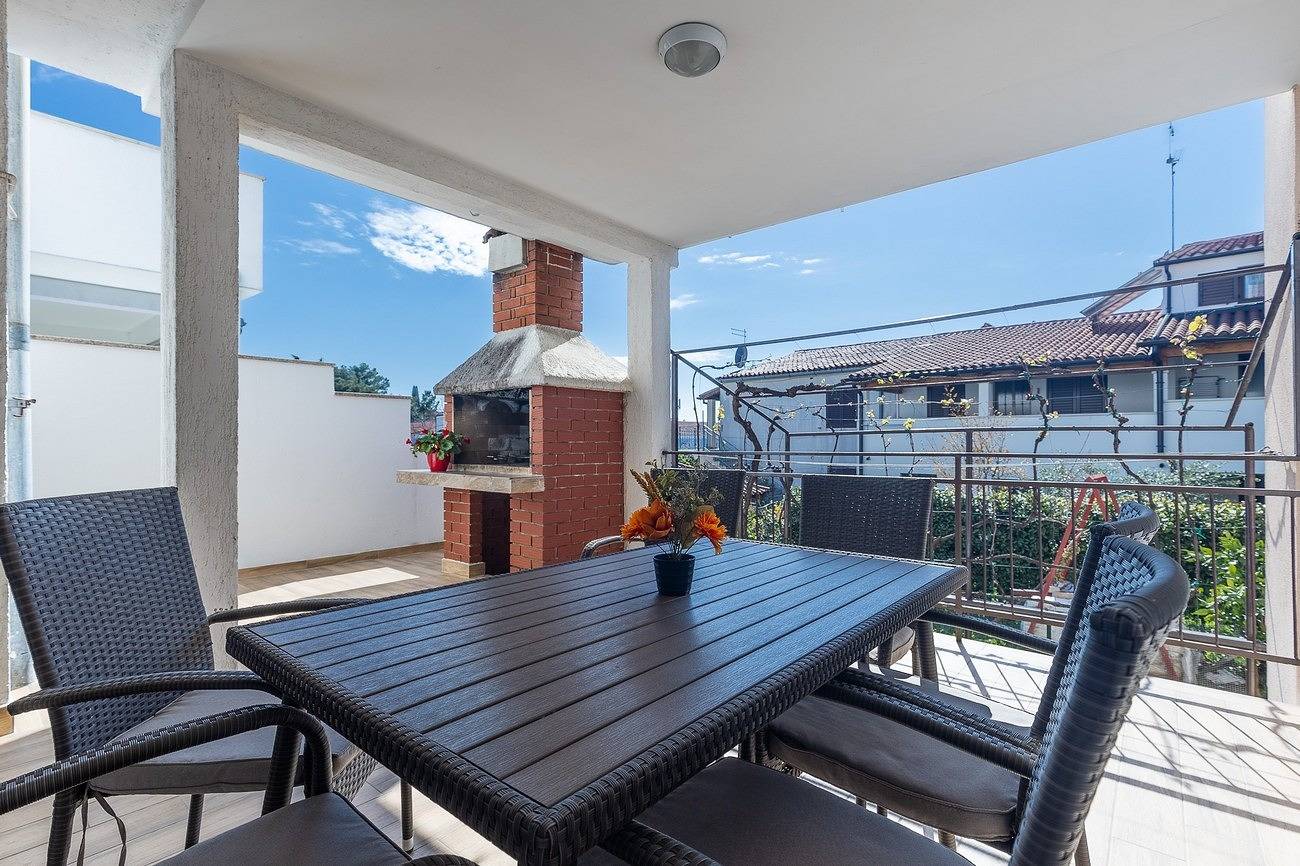 Ganze Wohnung, 2-Zimmer-Ferienwohnung mit Terrasse Porec A-22124-c in Poreč, Grad Poreč