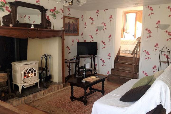 Gîte pour 4 personnes, avec jardin et piscine à Hautefort - 2