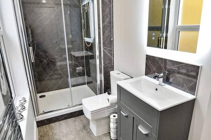Entire apartment, Clarabel Studio Apartment - Stayseekers in Salisbury, Wiltshire