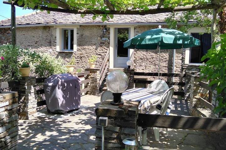 Gîte pour 4 personnes, avec terrasse et jardin à Gabriac