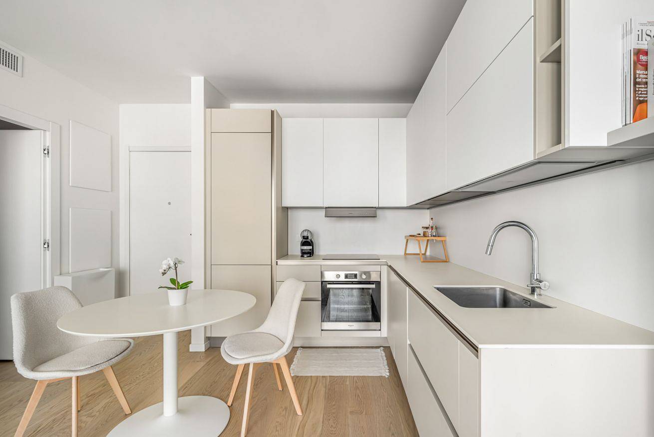 Entire apartment, Brand new renovated Apt with large terrace! in Giambellino-Lorenteggio, Milan