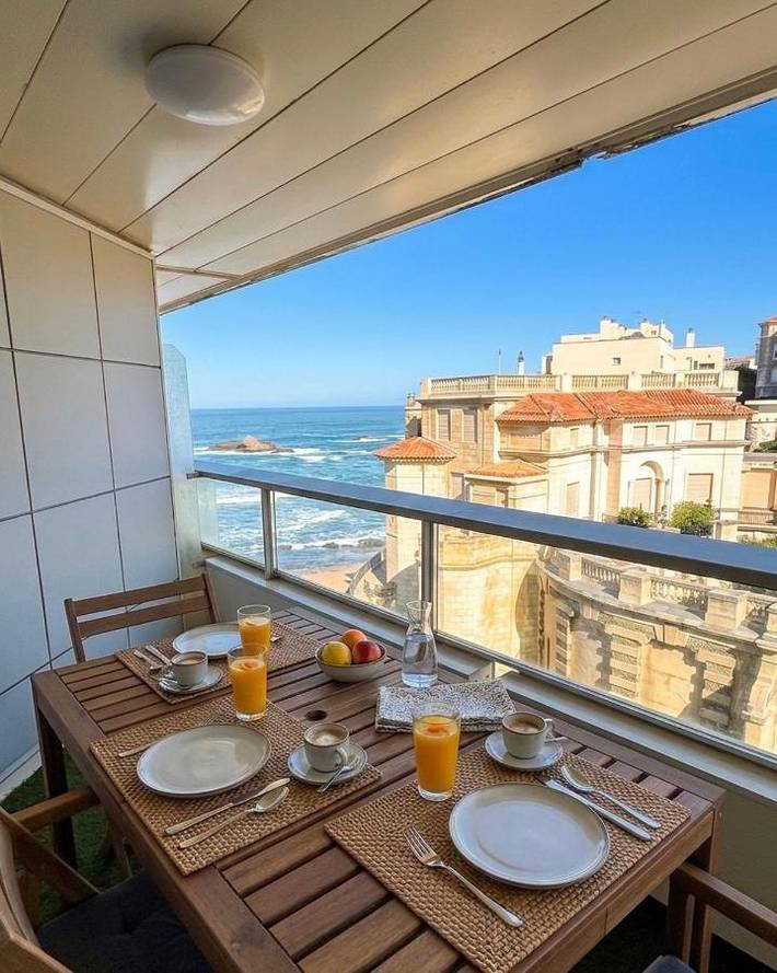 Gîte pour 4 personnes, avec vue ainsi que sauna et terrasse dans Plage du Miramar