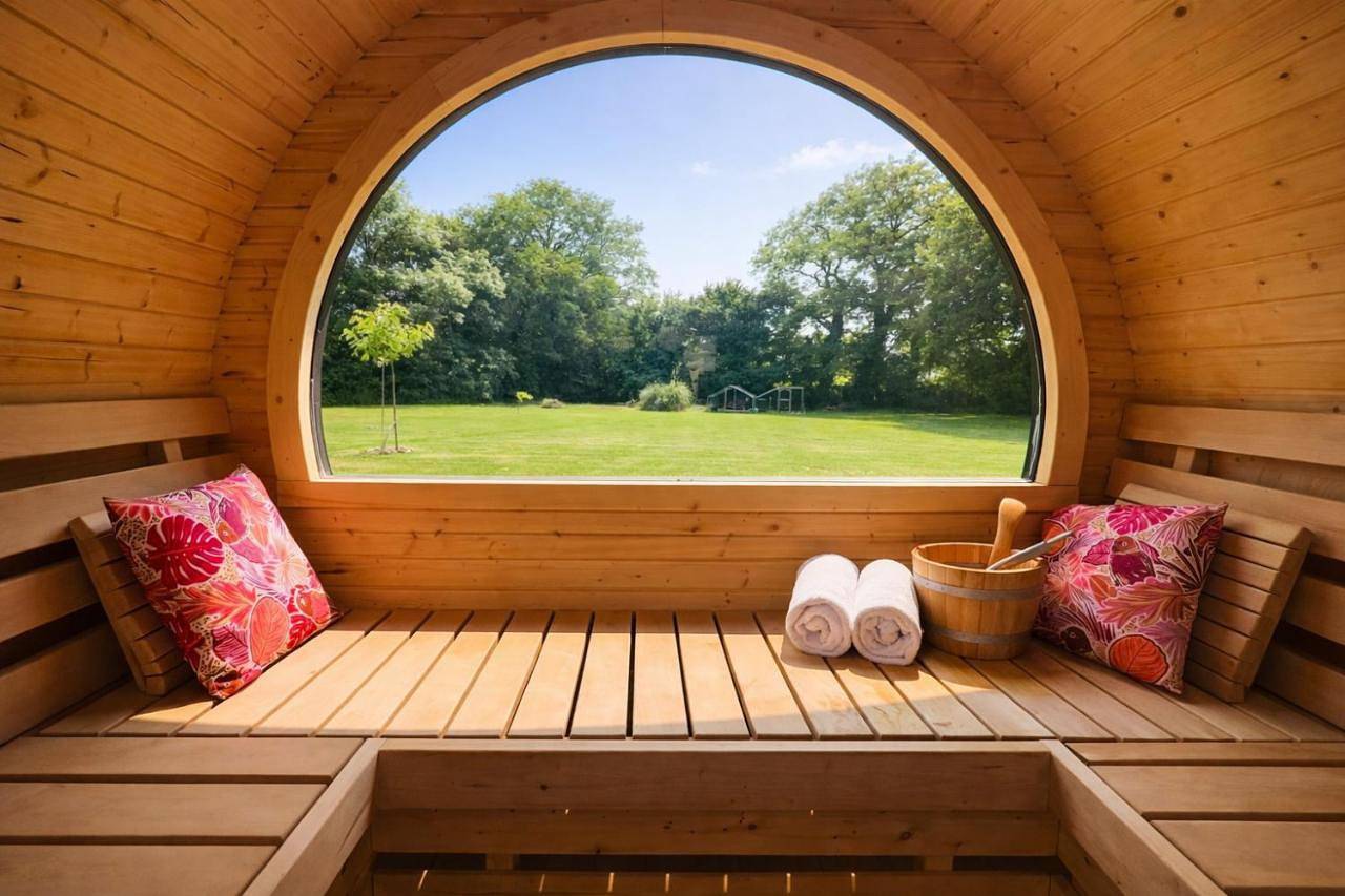 Raya Sunshine Wellness Retreat - Hot Tub & Sauna in Luchapt, Vienne (France)
