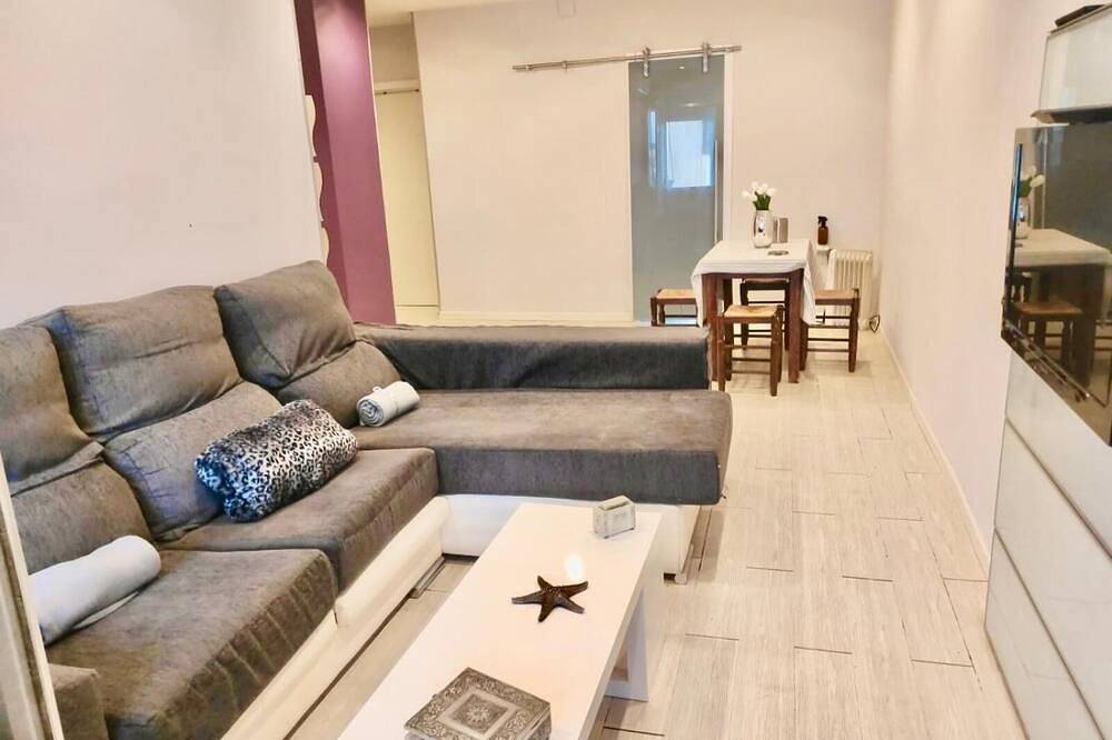 Entire apartment, Apartment 'Happy Sevilla' with Private Terrace, Wi-Fi and Air Conditioning in Alcalá de Guadaíra, Sevilla Province