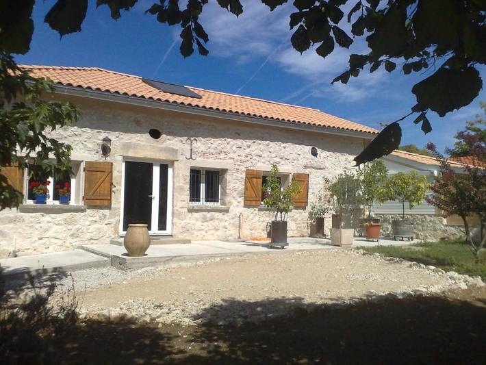 Gîte pour 2 personnes, avec Terrasse ainsi que Jardin et Vue à Passage
