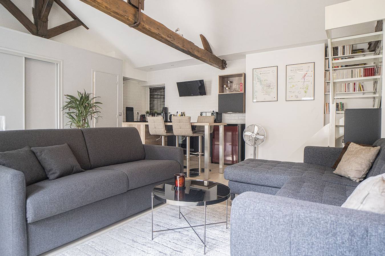Appartement entier, Confortable et lumineux de 50 m² à Paris 10ème. in Paris 10e Arrondissement, Paris