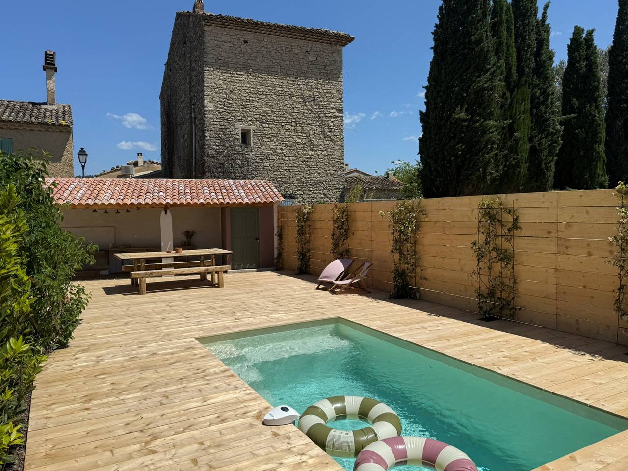 Le Clos provençal in Entrechaux, Parc naturel régional du Mont-Ventoux
