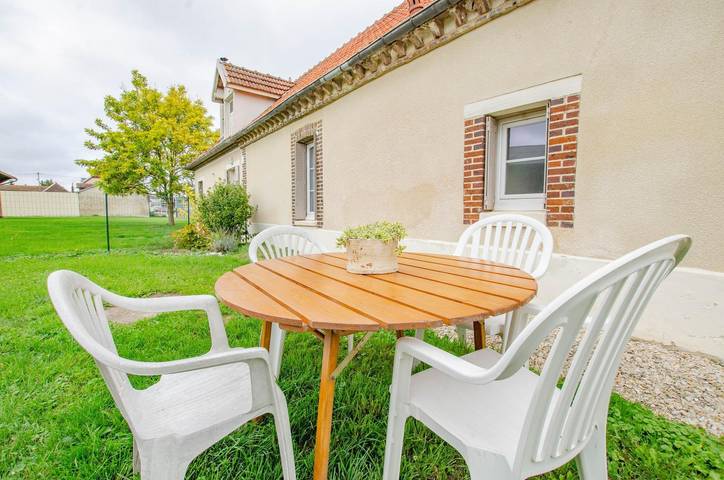 Gîte pour 2 personnes, avec Jardin et Vue dans Fontaine-les-Grès