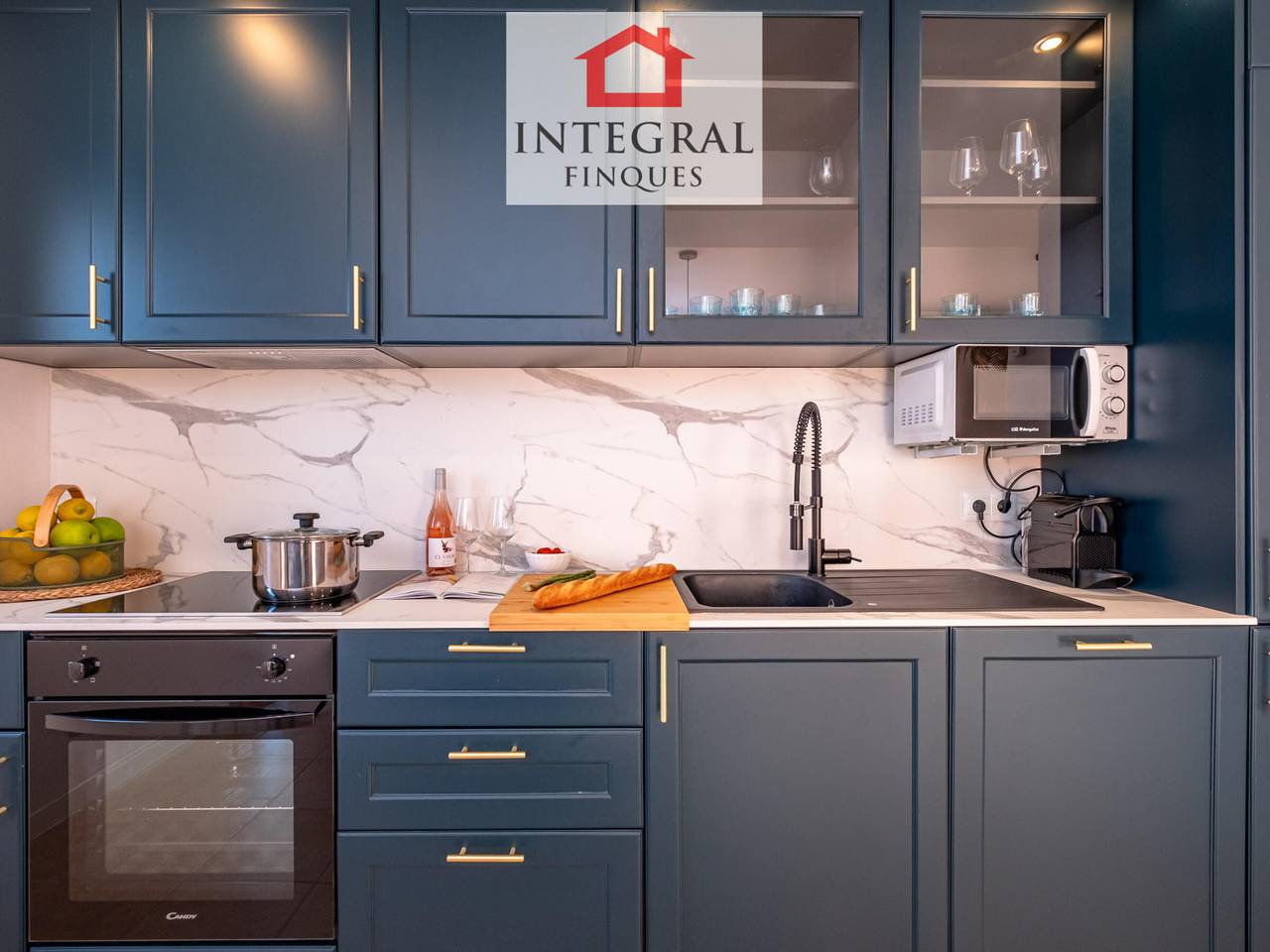 Entire apartment, Modern Apartment 3Br, 2Ba, Private Terrace, Ac & Wifi, 2nd Line to Platja Gran in Palamós, Costa Brava