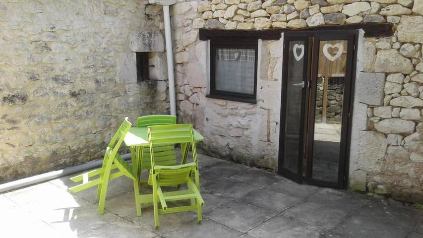 Gîte pour 2 personnes, avec jardin et piscine à Montaut (Lot-et-Garonne)
