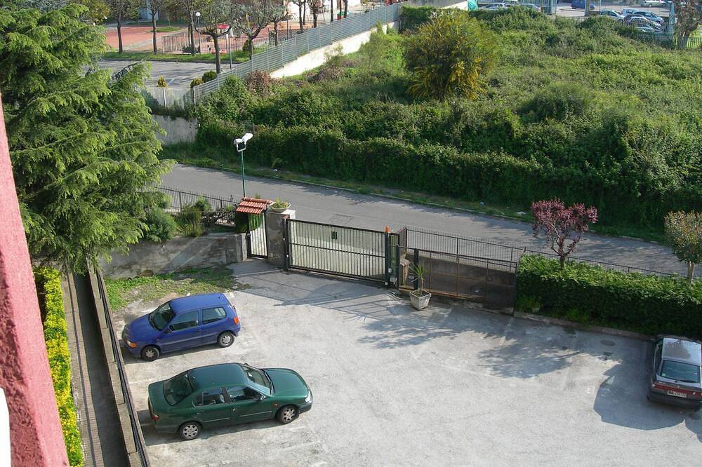 Entire apartment, Apartment with a view of the sea, the mountain of Cuma and the island of Ischia. in Pozzuoli, Naples Province