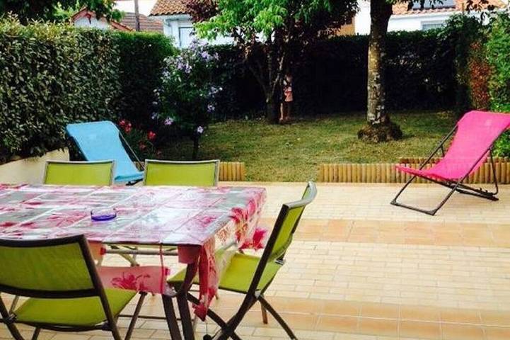 Location de vacances pour 4 personnes, avec terrasse et jardin à Royan
