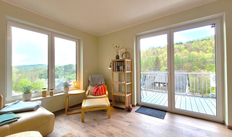 Entire apartment, Holiday Apartment 'Gitta's Paradise Pearl' with Balcony and Wi-Fi in Niederdreisbach, Altenkirchen region