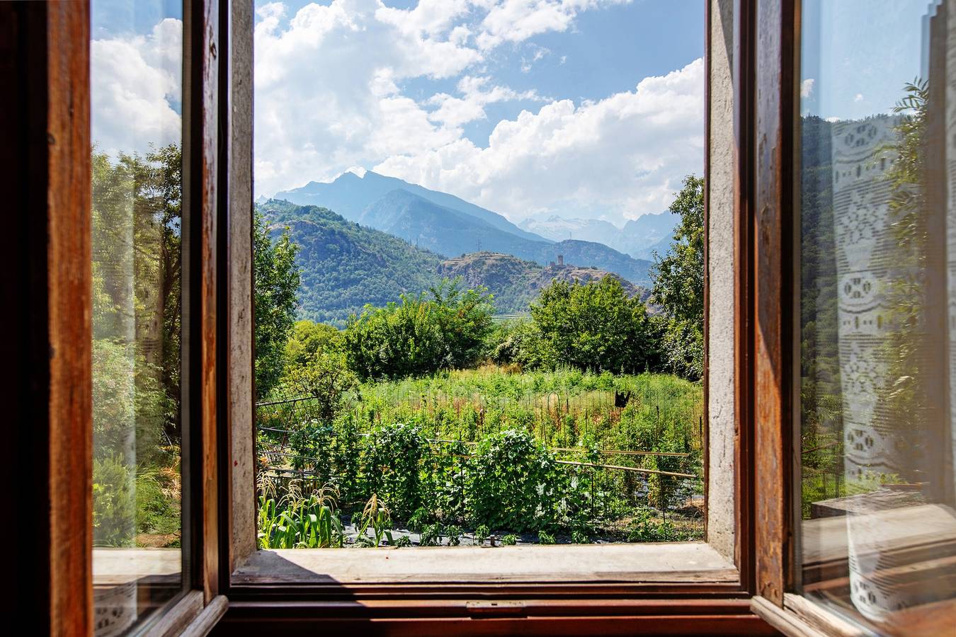 Ganze Wohnung, Ferienwohnung 'Alloggio La Tour' mit Bergblick, Privatem Garten und Balkon in Saint-Pierre (Aostatal), Comune di Saint-Pierre