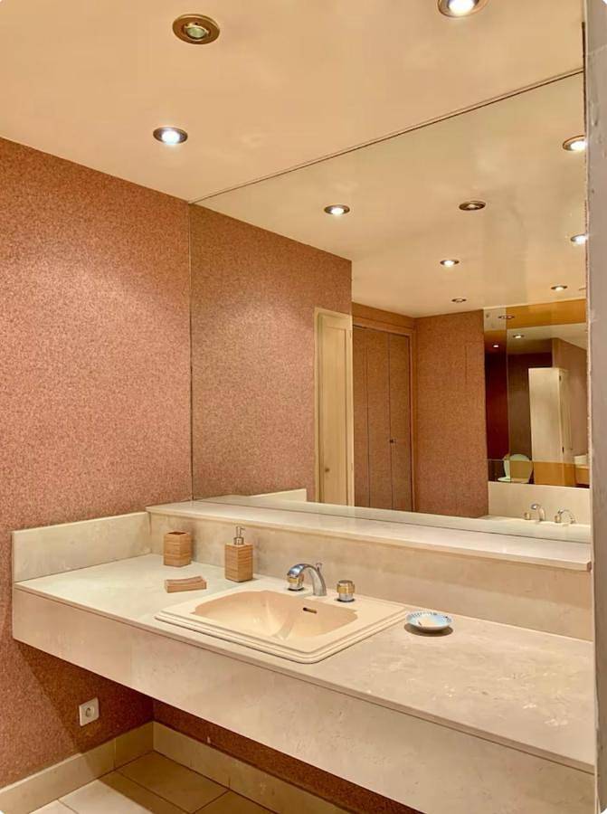 Chambre double et salle de bain in Boulogne-sur-Gesse, Haute-Garonne
