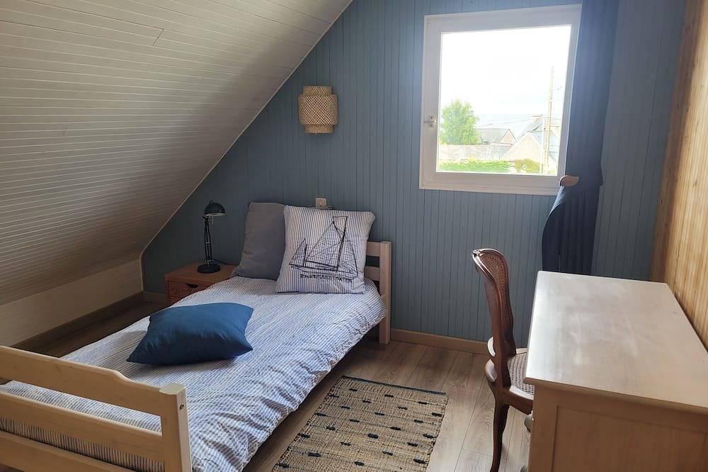 Family beach house in Ploubazlanec, Côte de Goëlo