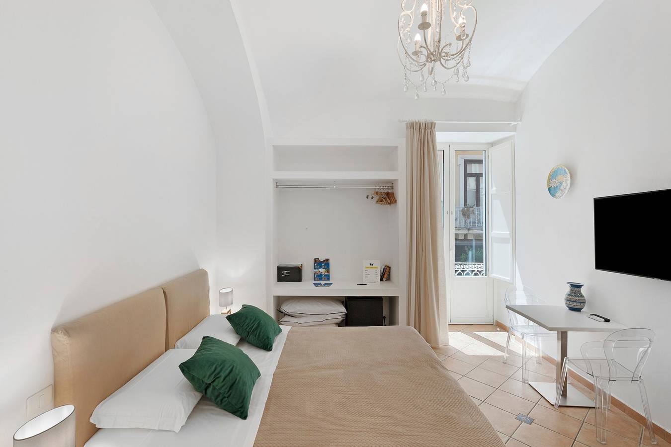 Sorrentina Guest House – Junior Suite 1 with Balcony and Wi-Fi in Spiaggia pubblica di Sorrento, Sorrento