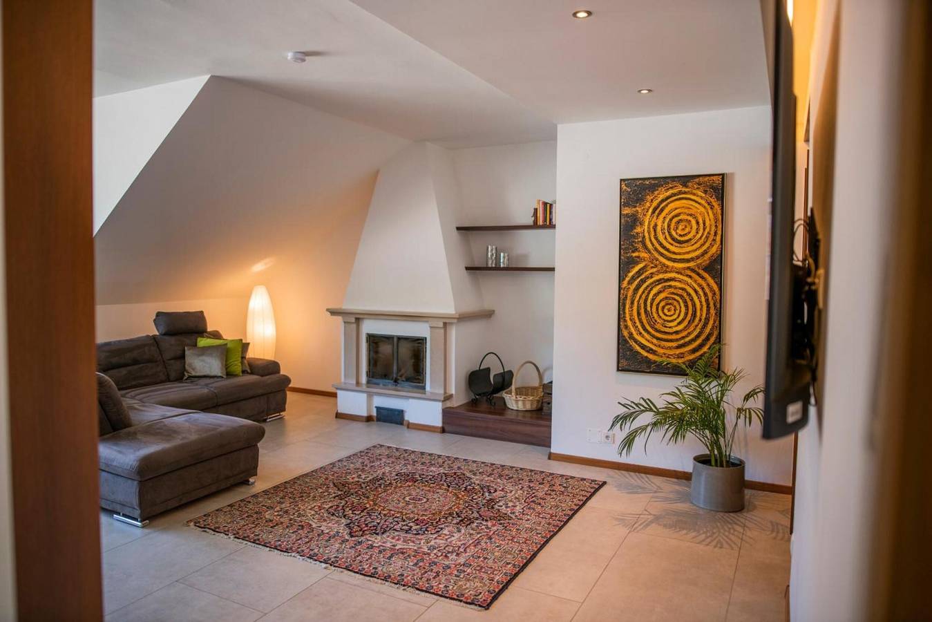 Entire apartment, Theatre Lodge Attico Apartment with Mountain View, Central Location and Air Conditioning in Merano, Texel Group