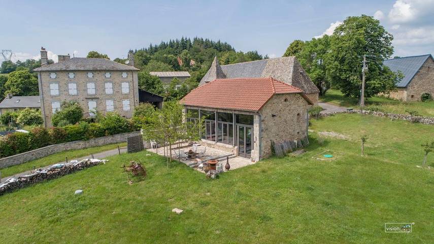 Maison de vacances pour 12 personnes, avec Terrasse ainsi que Jardin et Vue à Glénat (homonymie)