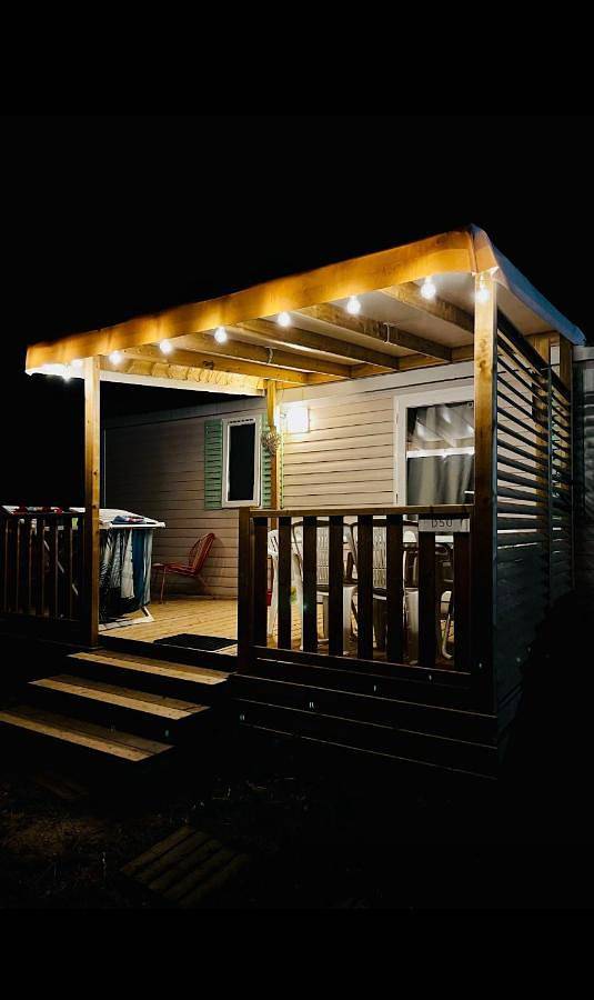 Camping pour 5 personnes, avec piscine ainsi que jardin et bassin pour enfant