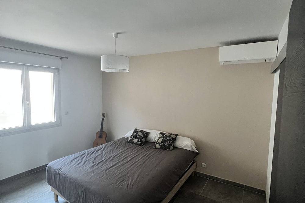 Maison individuelle avec piscine et dépendance in Pertuis, Parc naturel régional du Luberon