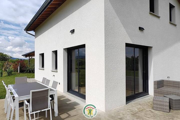 Location de vacances pour 8 personnes, avec Jardin dans Velanne