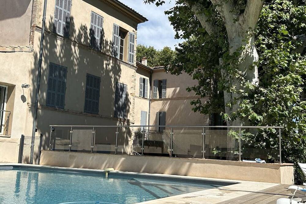 Elegant Provencal country house with vast wooded grounds and exceptional swimming pool in Trets, Region de Aix-en-Provence