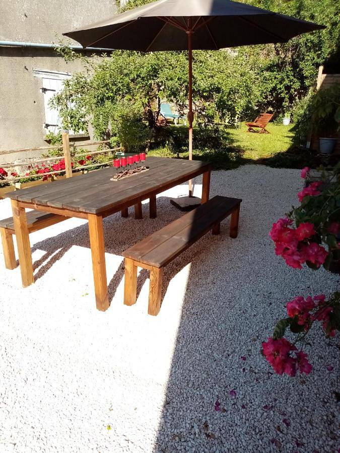Location de vacances pour 9 personnes, avec jardin et vue à Châtel-Censoir