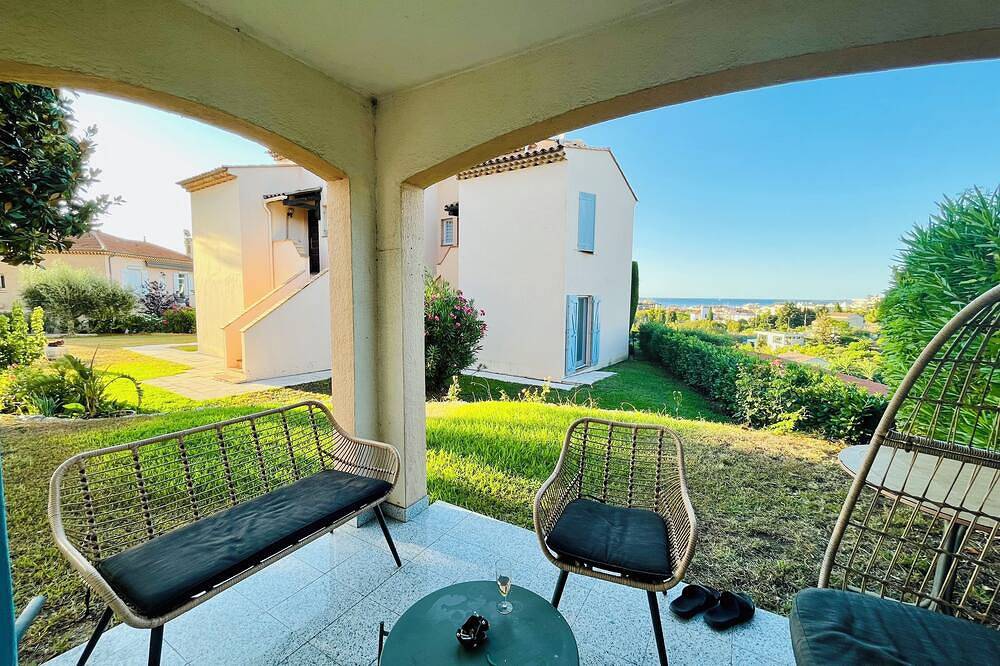 Beau Rez-de-jardin vue Mer, Plage a 10 min à Pied in Vallauris, Cannes region