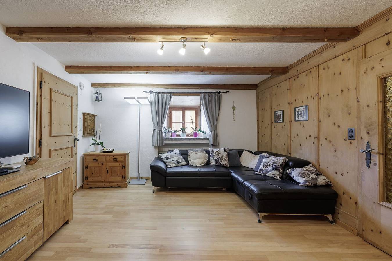 Ganze Wohnung, Chasa Macun – Stilvolles Ferienhaus für Familien mit Bergblick in Scuol in Scuol, Unterengadin