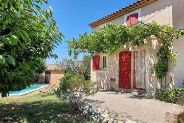 Gîte pour 2 personnes, avec jardin et terrasse à Gargas