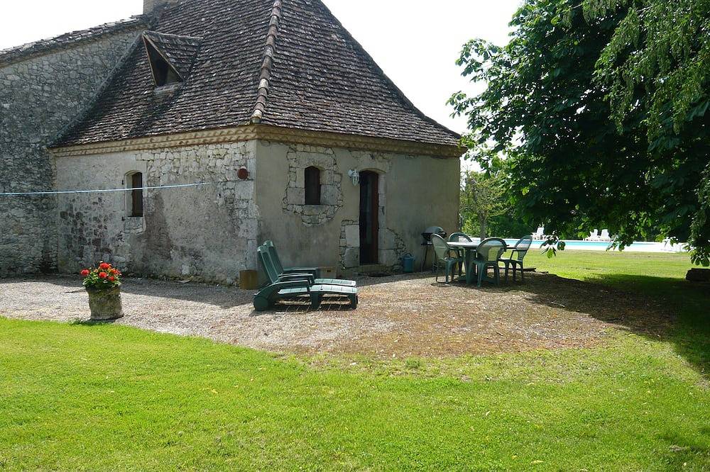 Luxury gite for couples, no children. Peace, great views, large pool and spa. in Boisse, Périgord Pourpre
